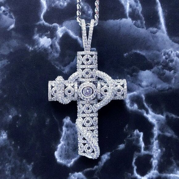 18"Cuban Chain & Silver Finish Serpent Cross - Picture 1 of 11